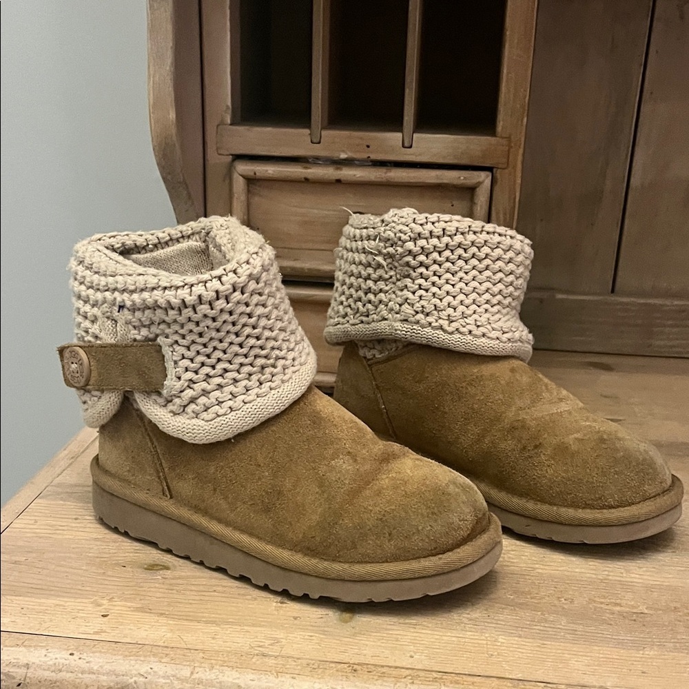UGG Darrah Boots Little Girls Size 1 Knit Cuff Side Button Chestnut Shaina